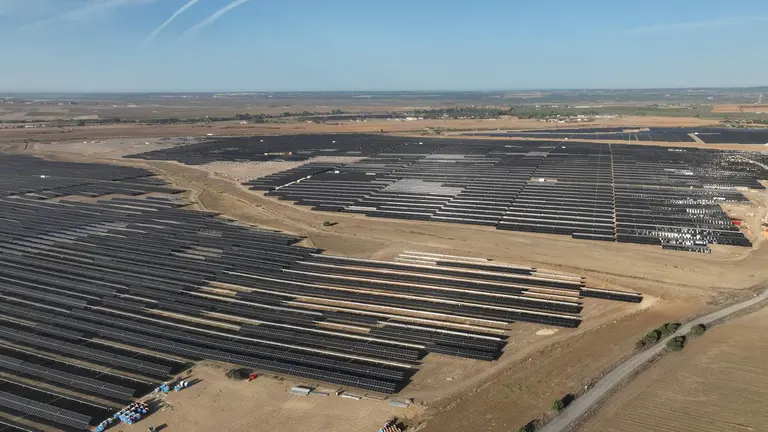 Planta fotovoltaica de La Luz en la zona de La Carrascosa