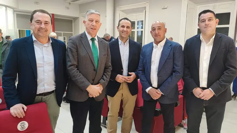 Autoridades en el acto