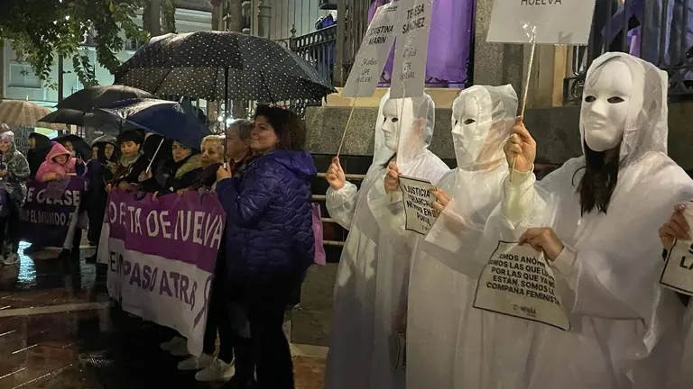 Un momento de la marcha feminista en Huelva por el 8M