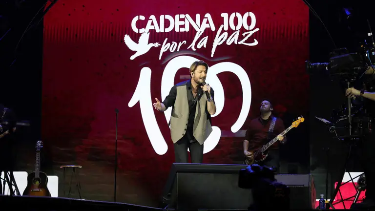 Concierto Cadena100 Por la Paz Manuel Carrasco