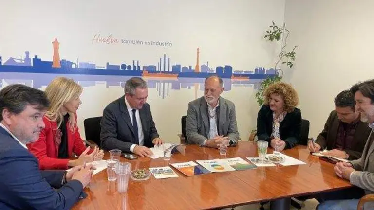 JUAN-ESPADAS-Y-MARIA-EUGENIA-LIMON-EN-AIQBE-5-642x336