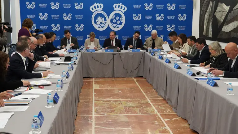 Mesa infraestructura celebrada en la Diputaci&oacute;n
