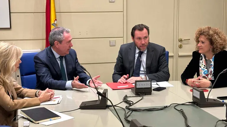 M. José Rico. Espadas y Limón con el ministro  Óscar Puente