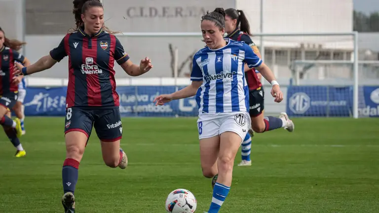 Lance del partido entre el Sporting de Huelva y el Levante.