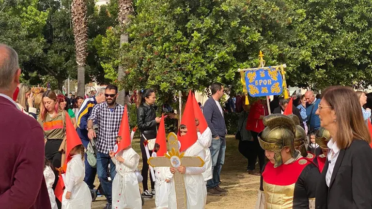 Alumnado en procesión
