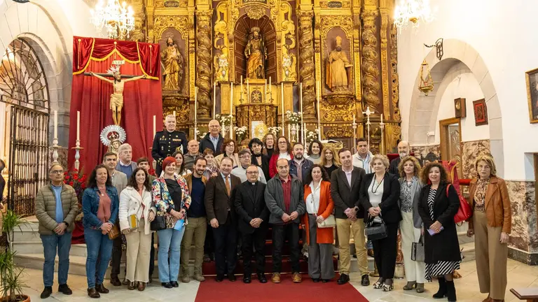 Foto de familia de la inauguración de las Jornadas en Encinasola