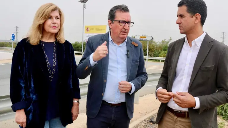 González durante su visita a los accesos