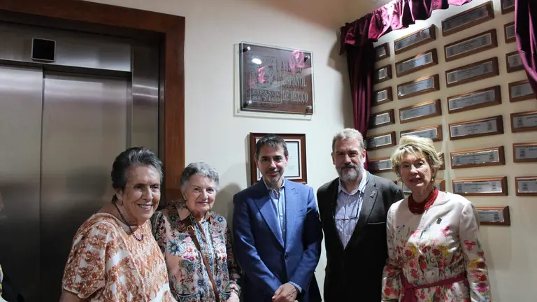 Inauguración muro en el Ateneo de México