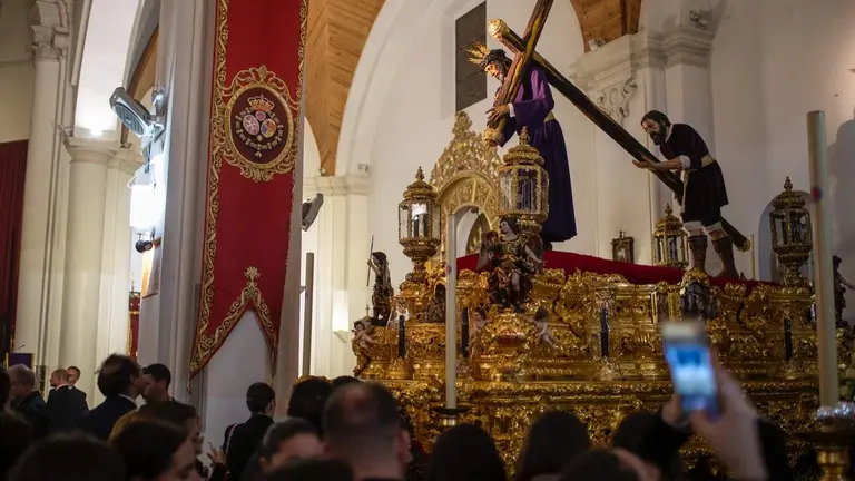 Visitas en los templos sustituyeron al procesionar