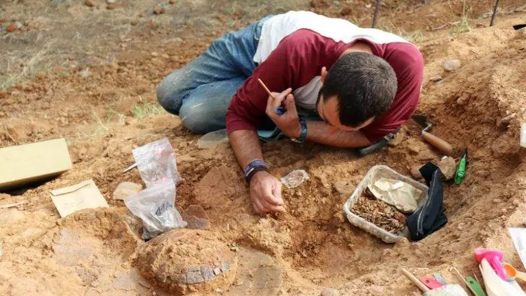 Un arqueólogo, en La Joya