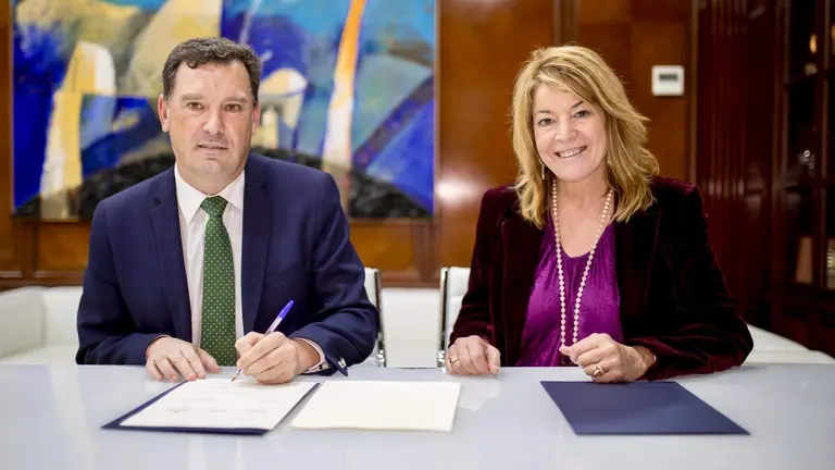 Adhesi&oacute;n Manifiesto APH: Alberto Santana, presidente de la Autoridad Portuar&iacute;a y Pilar Miranda, alcaldesa de Huelva