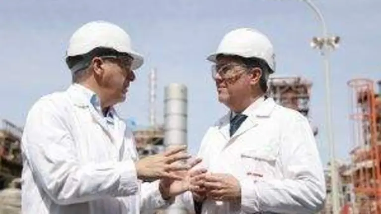 Visita de Juan Espadas a CEPSA Refinería