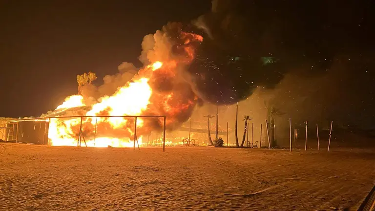 Incendio en el chiringuito (Foto: Consorcio)