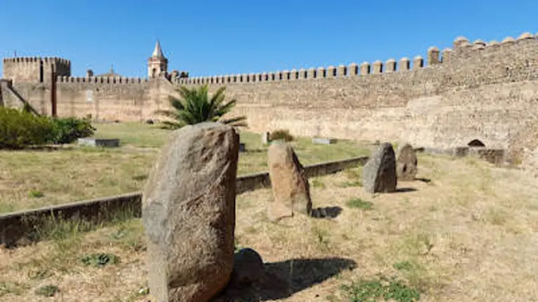 Cromlech en el interior de la Fortaleza de Sancho IV