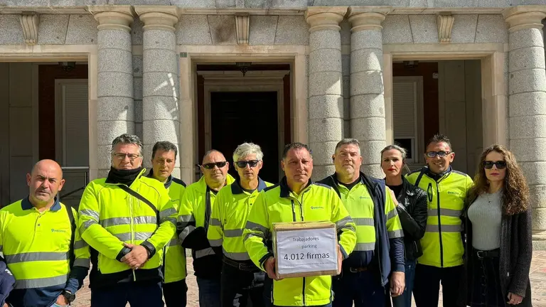 Trabajadores de PalParking a las puertas del Consistorio de la capital