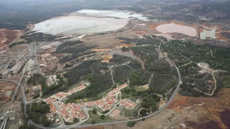 Zona que ocupan las enormes presas de residuos mineros de Riotinto