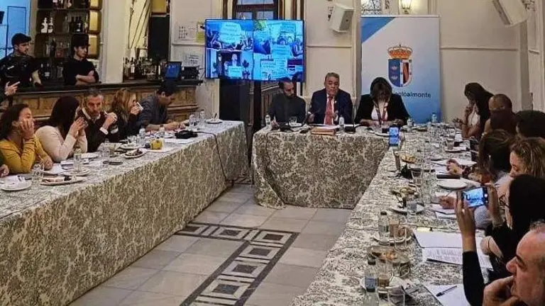 Desayuno de trabajo de Francisco Bella en Huelva