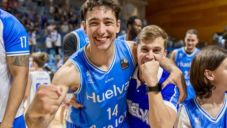 Ristori y Cárdenas celebran la victoria sobre el CB Salou.