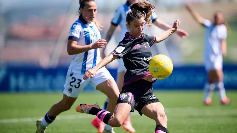Lance del partido entre la Real y el Sporting de Huelva.