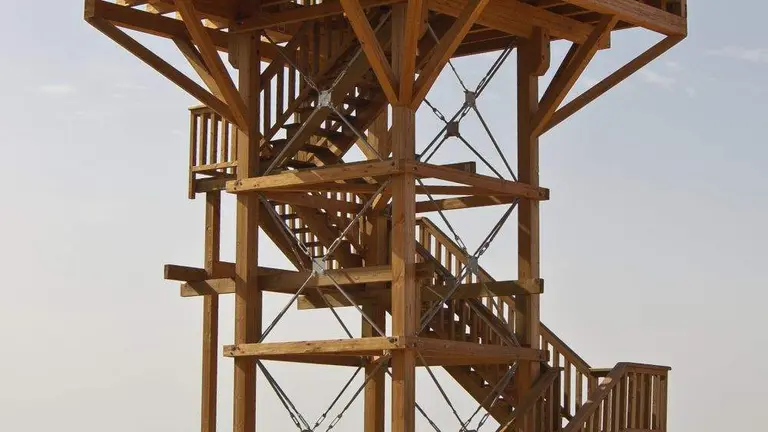 Observatorio de aves, similar a las torres propuestas