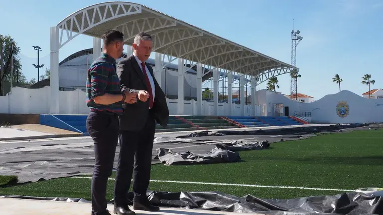 El alcalde, Carmelo Romero, revisa las instalaciones