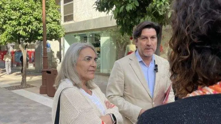 Enrique Gaviño junto a Bayo