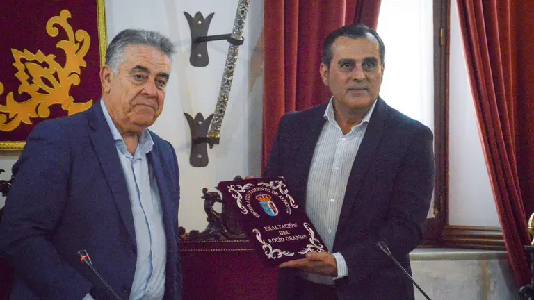 Francisco Bella, junto al exaltador del Rocío