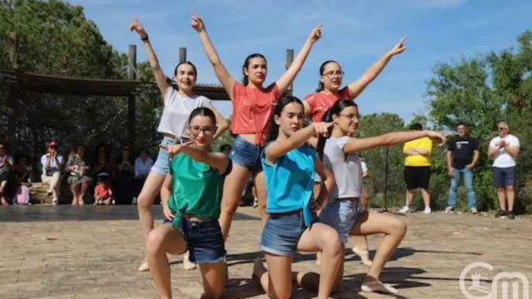 Escuela de Danza ARUTLA