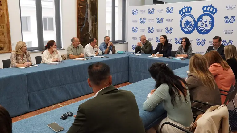 Reunión turismo playas en Diputación