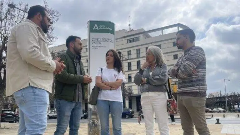 Javier Huete junto a otros integrantes del PSOE