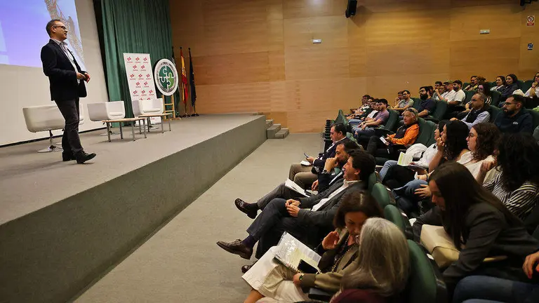 Imagenes-Cepsa-Universidad-Huelva-Empleo_1896720621_210362272_1024x683