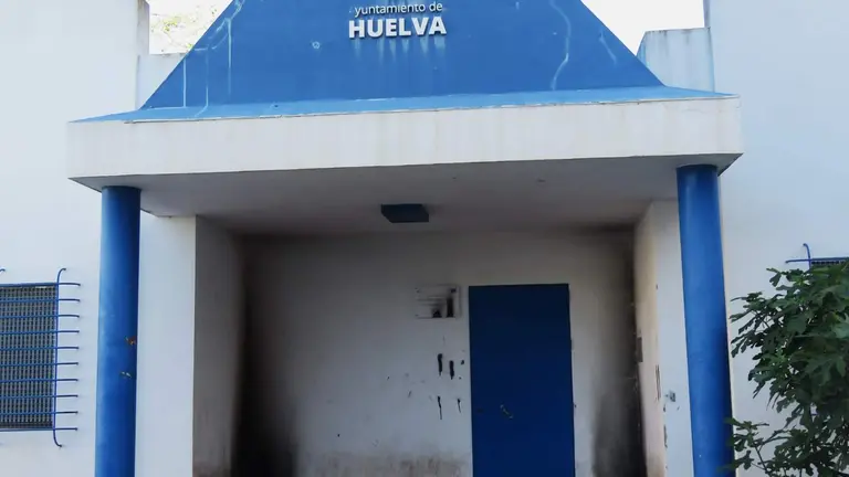 El deterioro es palpable en la barriada onubense