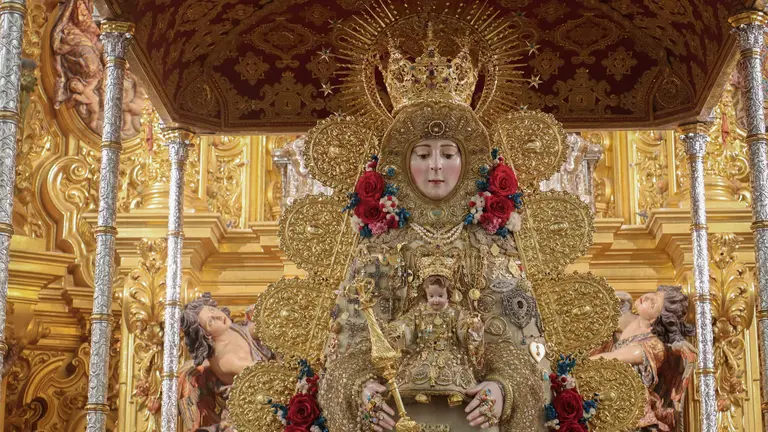 La Patrona de Almonte, en su paso