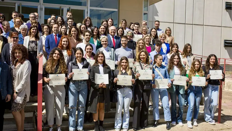 Foto de familia de la entrega de becas Fundación Aclantic Copper