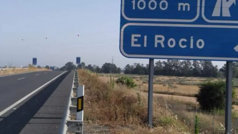 Trazado de la carretera por El Rocío