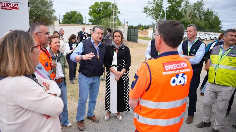 Sanz y la consejera de Salud, en el dispositivo