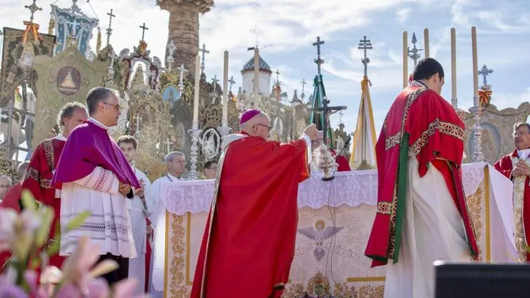 El obispo de Huelva, en la misa