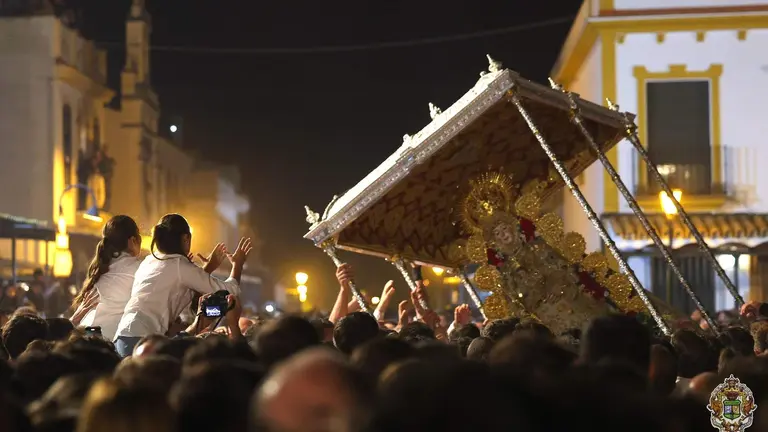La Patrona de Almonte abraza a su pueblo