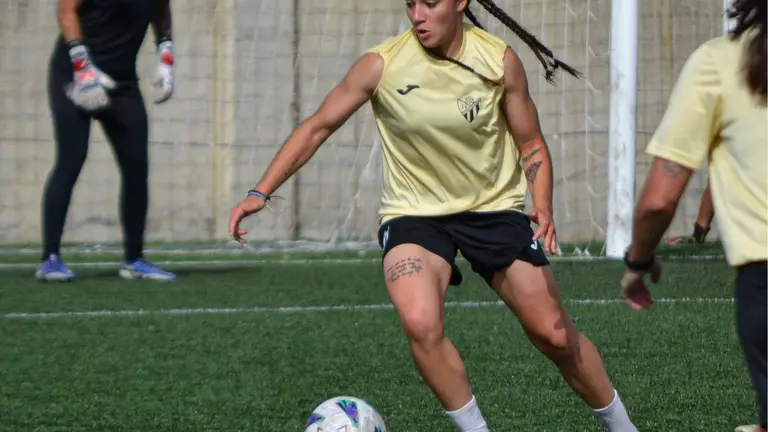 La delantera ayamontina Bárbara López.