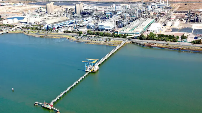 Vista aérea de Atlantic Copper y pantalán