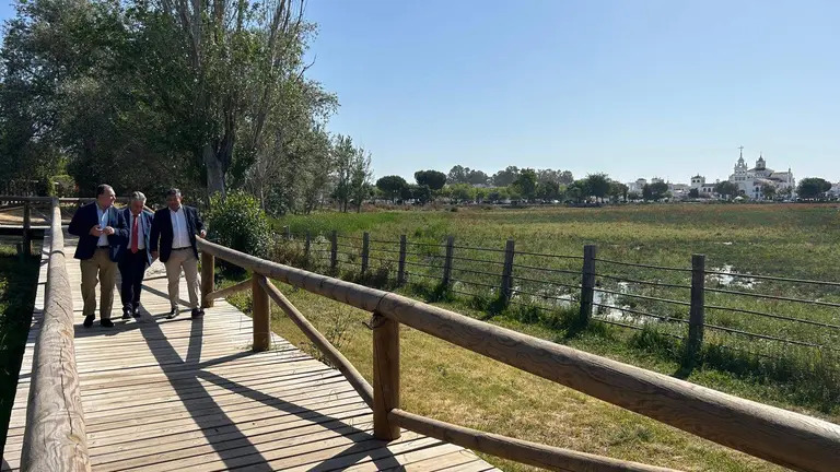 Bella, Toscano y Correa, en la aldea