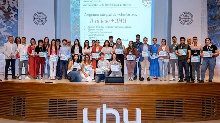 Foto de familia a los estudiantes