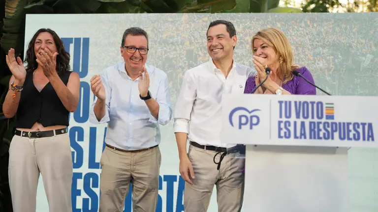 Mitin de Moreno, acompañado por González, López y Pilar Miranda