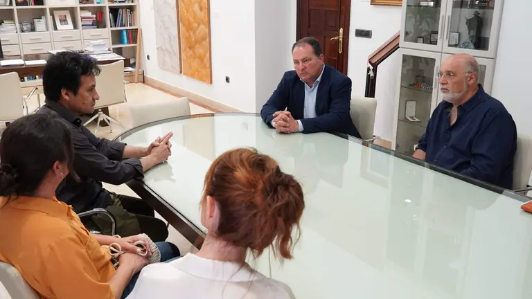 Reunión jurado con el presidente de la Diputación