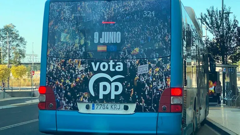 Publicidad PP autobuses de Huelva