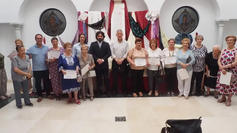 El alcalde presidi&oacute; el acto de cierre vacacional de los Talleres