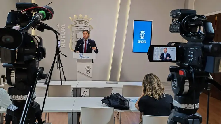 Fran Baluffo en rueda de prensa