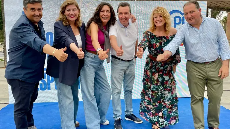 Foto de familia de cargos del PP en el cierre de campaña