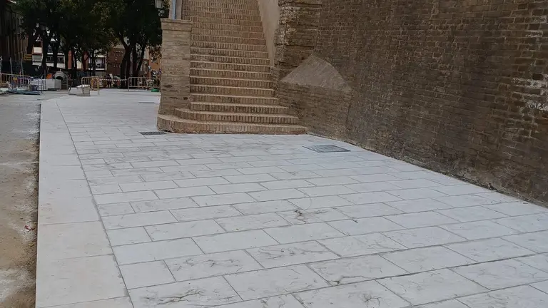 SUELO DESLUMBRANTE EN LA CUESTA DE DAOIZ