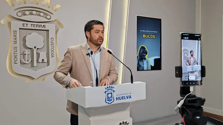 Francisco Baluffo en rueda de prensa